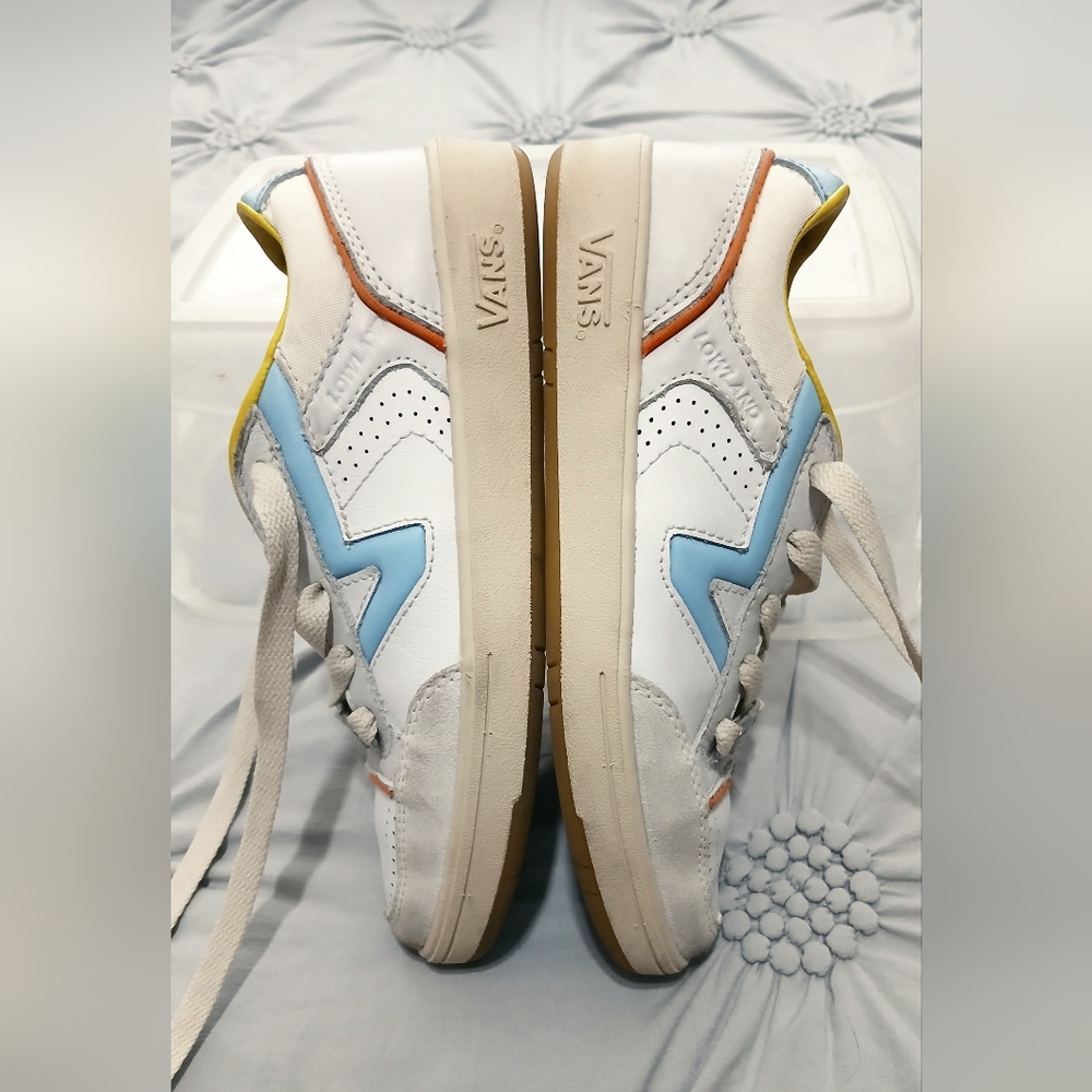 Women's White with Blue/lime/orange Trim OFF THE WALL low-top Sneakers